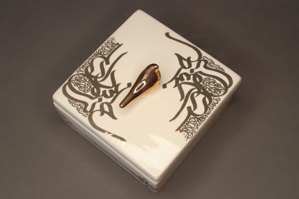 ظرف دربدار مربع بزرگ لیبل طلا سرامیکی