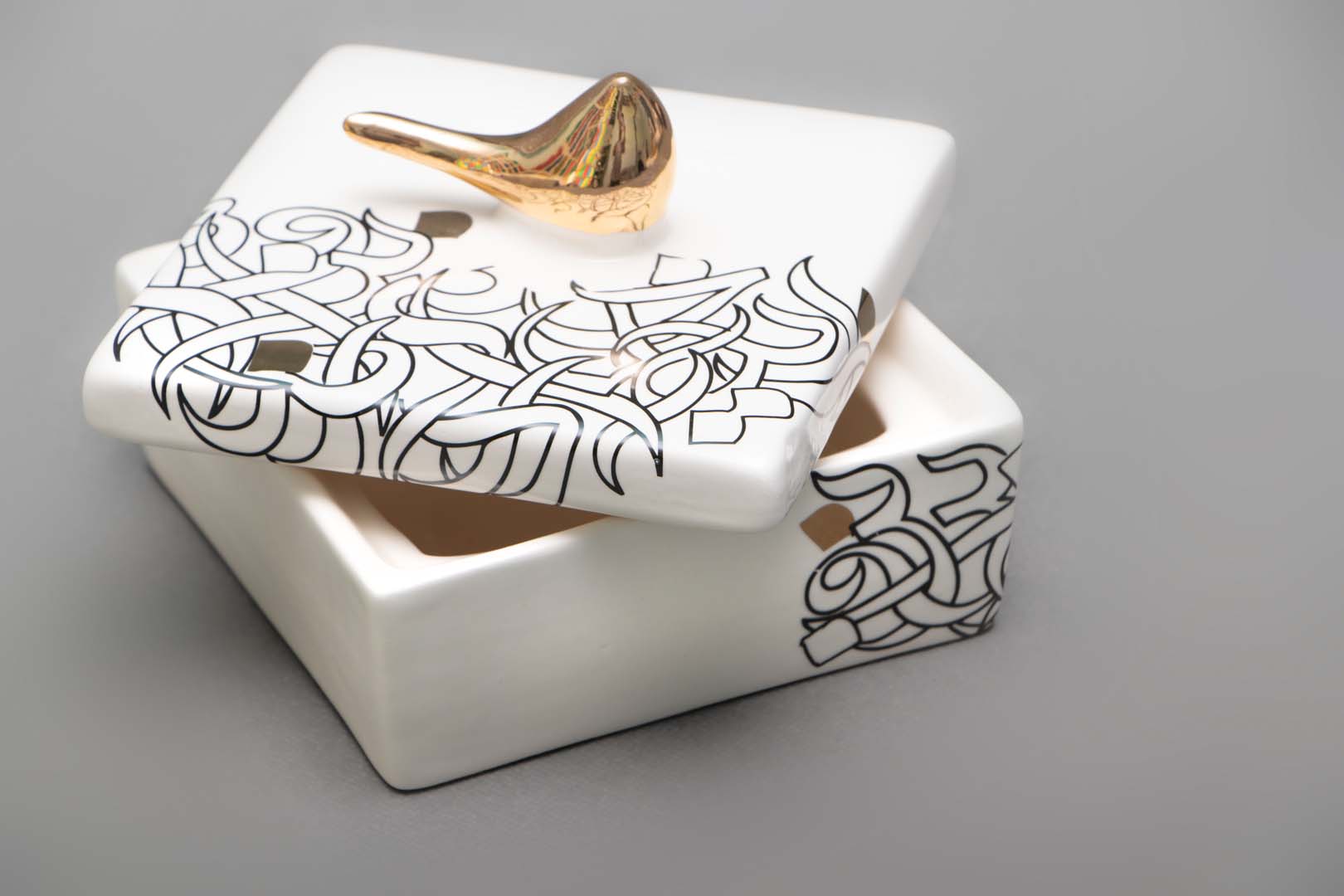 ظرف دربدار مربع کوچک تایپو خطی ظرف دربدار مربع کوچک تایپو خطی